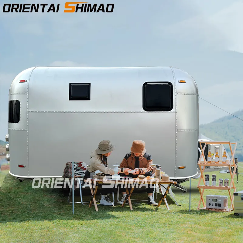 Kisah Pelanggan: Merayakan Perjalanan Penemuan Solo Trailer Camper Wanita yang Berani
