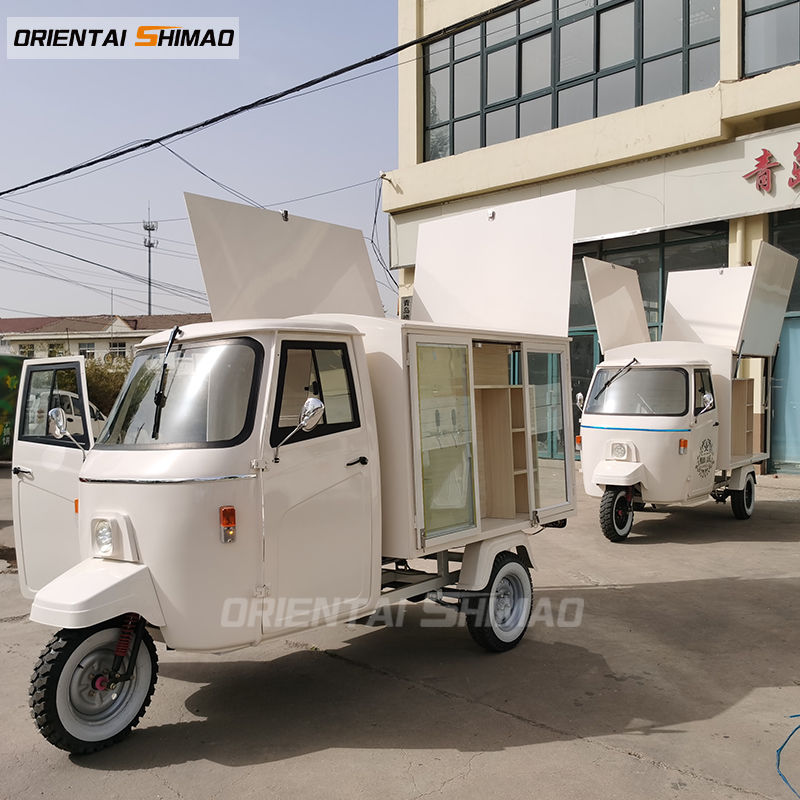 Truk Makanan Tuk Tuk